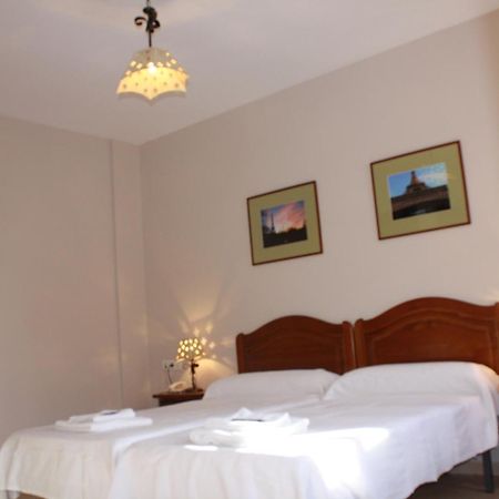 Hostal Carlos 2 La Linea de la Concepcion Ngoại thất bức ảnh