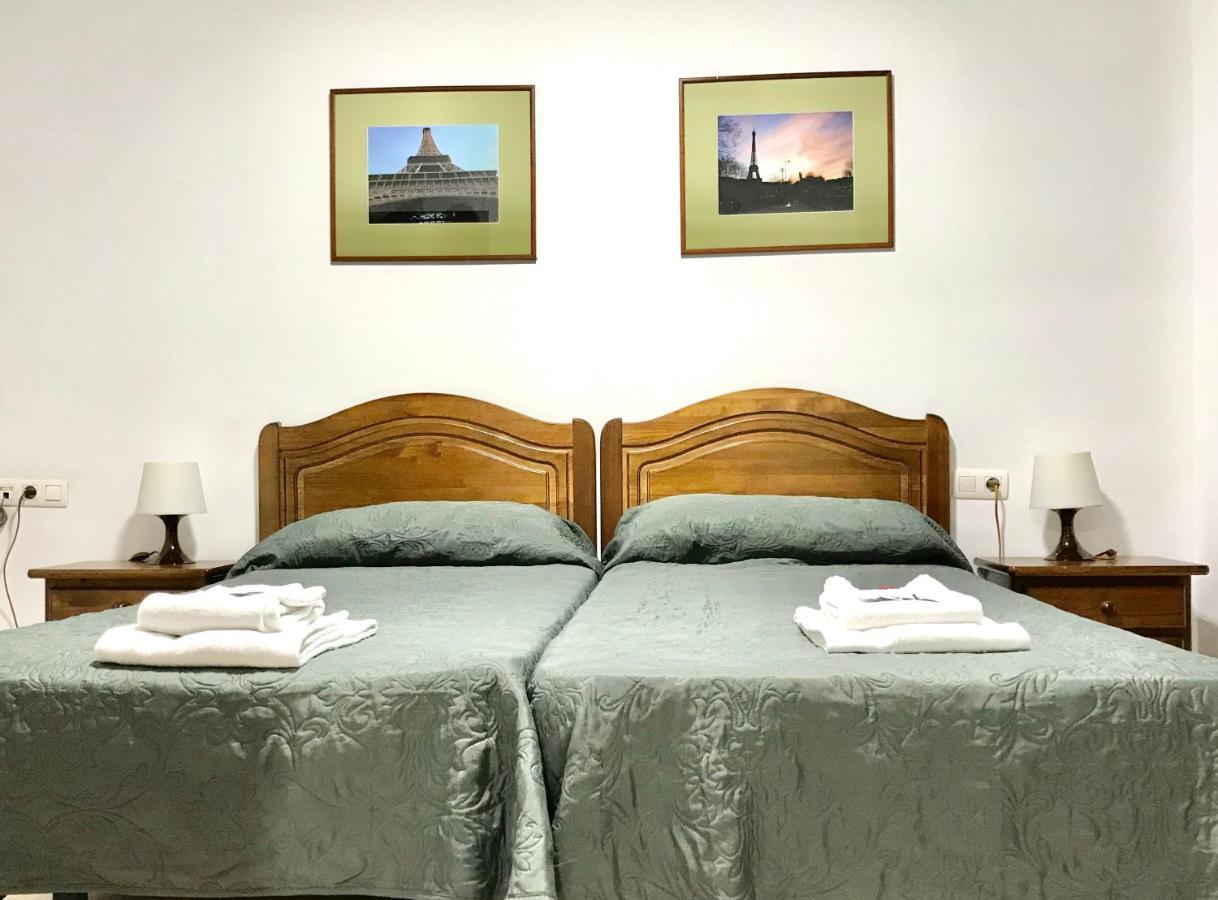 Hostal Carlos 2 La Linea de la Concepcion Ngoại thất bức ảnh