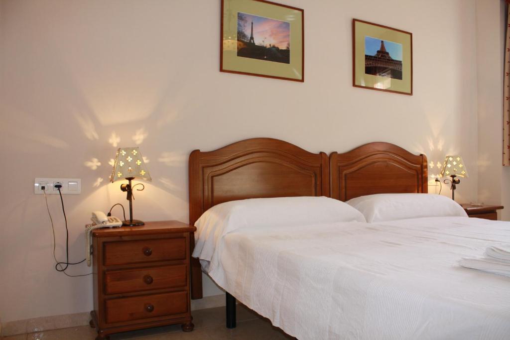 Hostal Carlos 2 La Linea de la Concepcion Ngoại thất bức ảnh