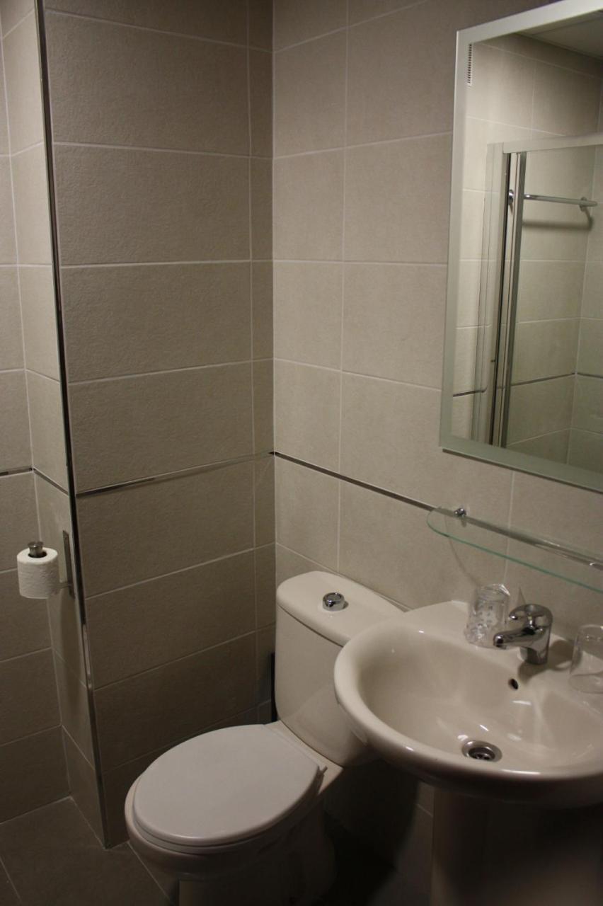 Hostal Carlos 2 La Linea de la Concepcion Ngoại thất bức ảnh